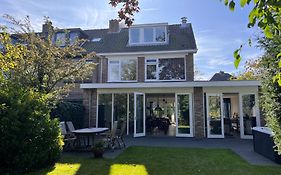 Villa Cosy Central Incl Jacuzzi Near Trainstation, Beach And City